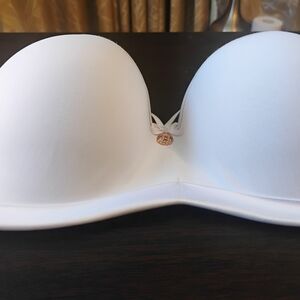 Elegant White Strapless Bra